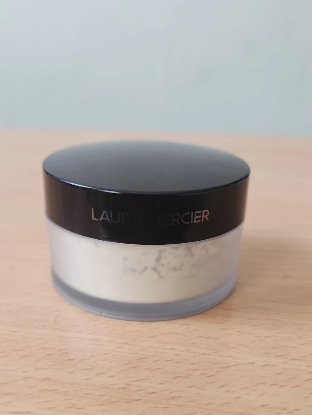laura mercier Loose Setting Powder in White-Cream Jar. New Without Box